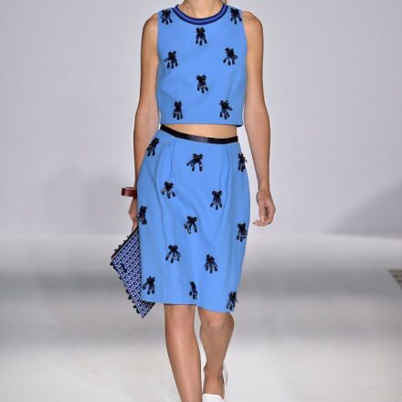 Summer evening look: the sleek half-ponytail