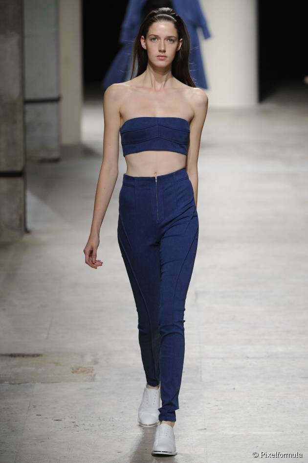 Create a 60s inspired hairstyle with a headband