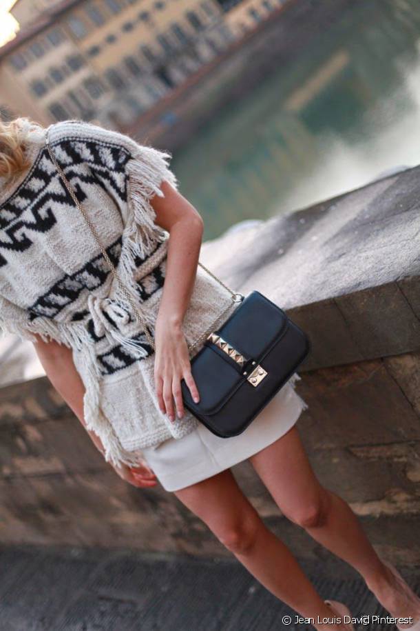 11207-the-small-shoulder-bag-article_media_block-1.jpg 11207-the-small-shoulder-bag-article_media_block-1.jpg