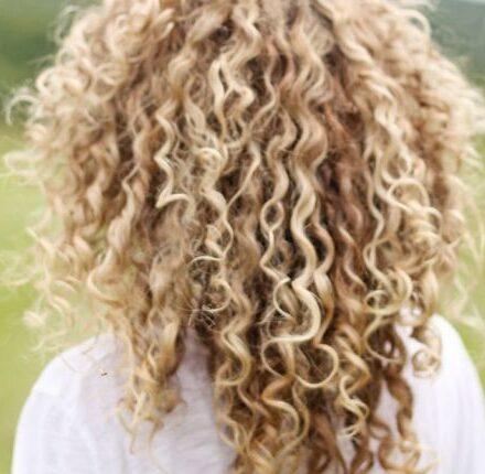 Curly hair: 3 easy to create hairstyle ideas