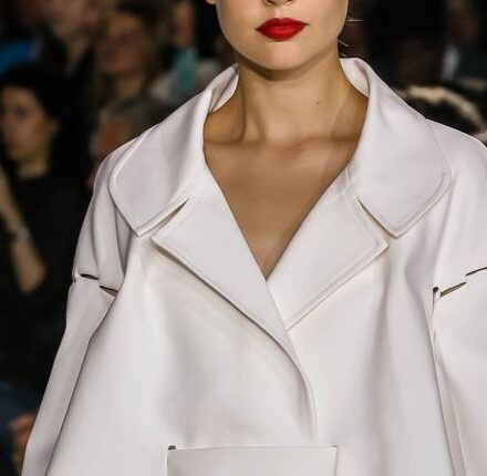 Which on trend make-up should I wear with a sleek slicked-back chignon?