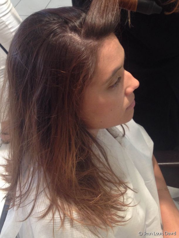 13470-to-create-curls-the-hairdresser-works-s-article_media_block-2.jpg 13470-to-create-curls-the-hairdresser-works-s-article_media_block-2.jpg