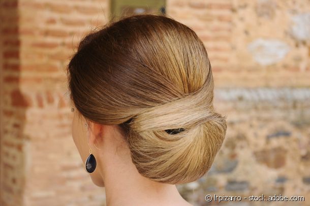14862-a-low-cross-over-effect-chignon-for-opti-article_media_block-1.jpg