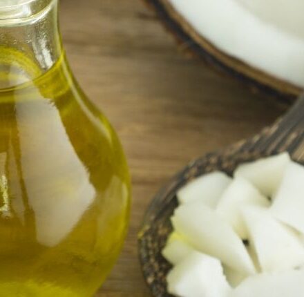 What are the advantages of coconut oil for your hair?