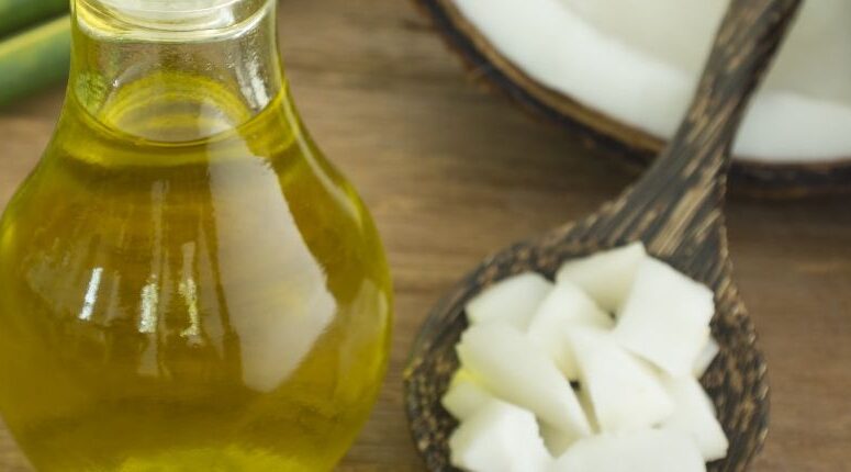 What are the advantages of coconut oil for your hair?