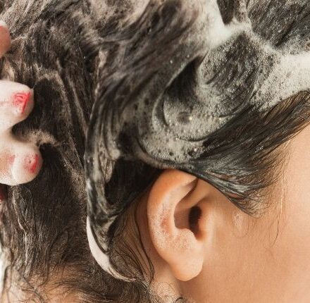 Shampoo: should you rinse it out right away or leave it to soak in?