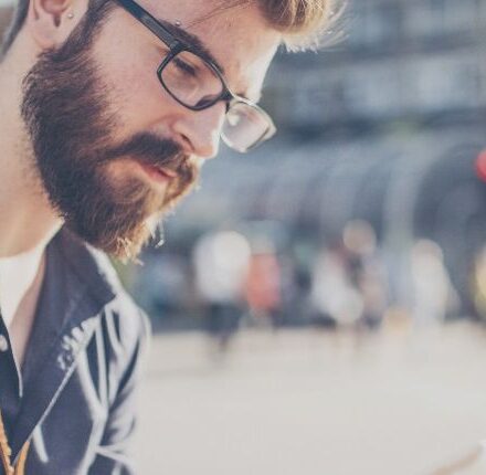 Men: 3 haircuts to wear with glasses