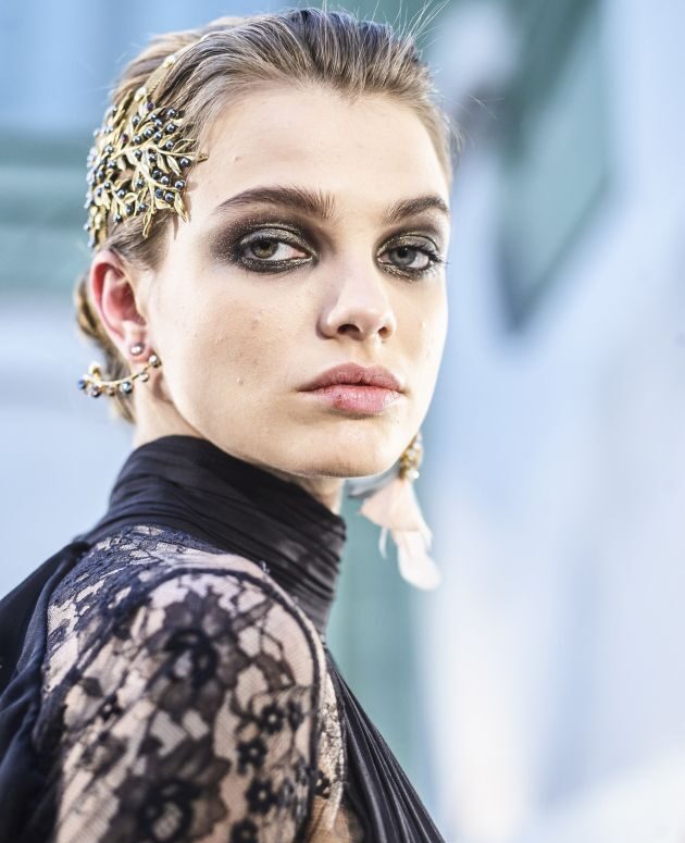 Is the brooch the new must-have hair accessory?