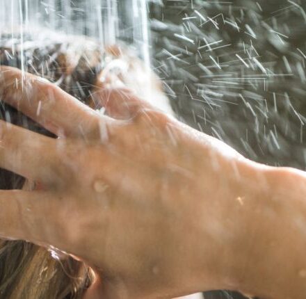 Is rinsing your hair off in cold water really a good idea?