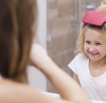 Teaching children to detangle their hair
