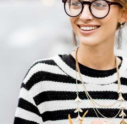 3 ideal hairstyles for when you are wearing glasses