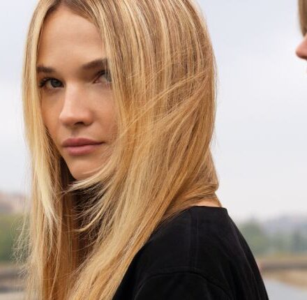 Warm blonde, the colour of the season in the AW 21/22 collection