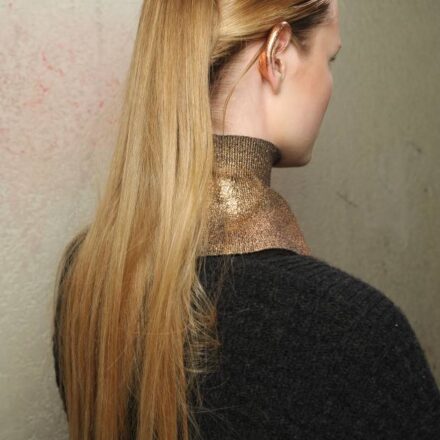The wet-look half-ponytail