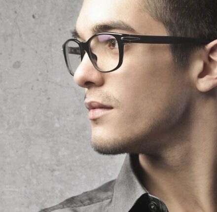 Men: how to style your hair with glasses