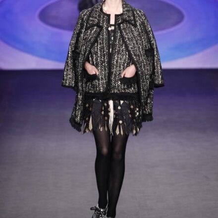 Anna Sui’s mini kiss-curl fringe