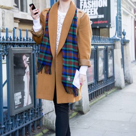 Streetstyle: the oversized bun and curtain fringe combo