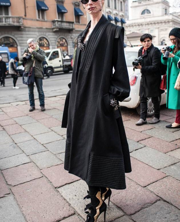 Nail the neo-gothic look with a veil accessory Nail the neo-gothic look with a veil accessory