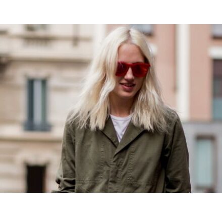 Streetstyle: ice blond hair with wavy lengths