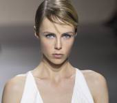 Step by step: to create the short hairstyle from the Boss Women fashion show?
