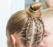 Mini braids to dress up a chignon