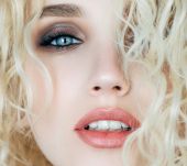 Fine blond hair: 4 tips for getting more volume into your hair