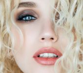 Fine blond hair: 4 tips for getting more volume into your hair