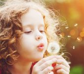 Children: Which haircuts suit curly hair?