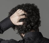 Men: how to combat dandruff?