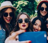 4 hairstyling tips for a successful selfie