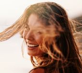 Leaving your hair to dry naturally: what are the advantages?