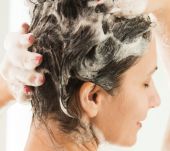 Shampoo: should you rinse it out right away or leave it to soak in?