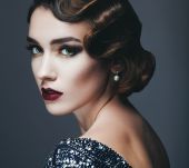 How to do finger waves for glamorous vintage style
