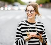 3 ideal hairstyles for when you are wearing glasses