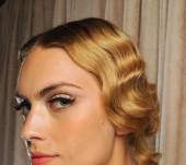 Crimps for a retro hairstyle