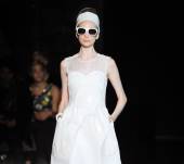 Seen on the catwalks: the chunky headband for a sixties look