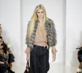 What make-up to wear with blonde hair?