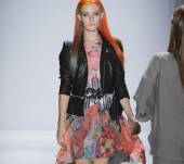 The return of fluorescent hair