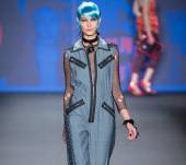 How to wear bright hair