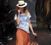 How to wear the straw hat