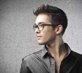 Men: how to style your hair with glasses