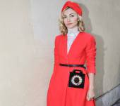 Streetstyle: Liven up your headband with retro curls