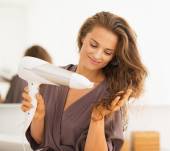 Will using a hairdryer in summer damage hair further?