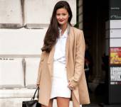 Streetstyle: create a chic look with a side-swept style