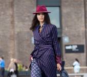 Streetstyle: the berry-colored hat