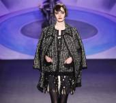 Anna Sui’s mini kiss-curl fringe