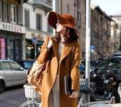 Streetstyle: the floppy boho hat and loose lengths winter combo