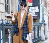 Streetstyle: the oversized bun and curtain fringe combo