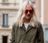 Streetstyle: ice blond hair with wavy lengths